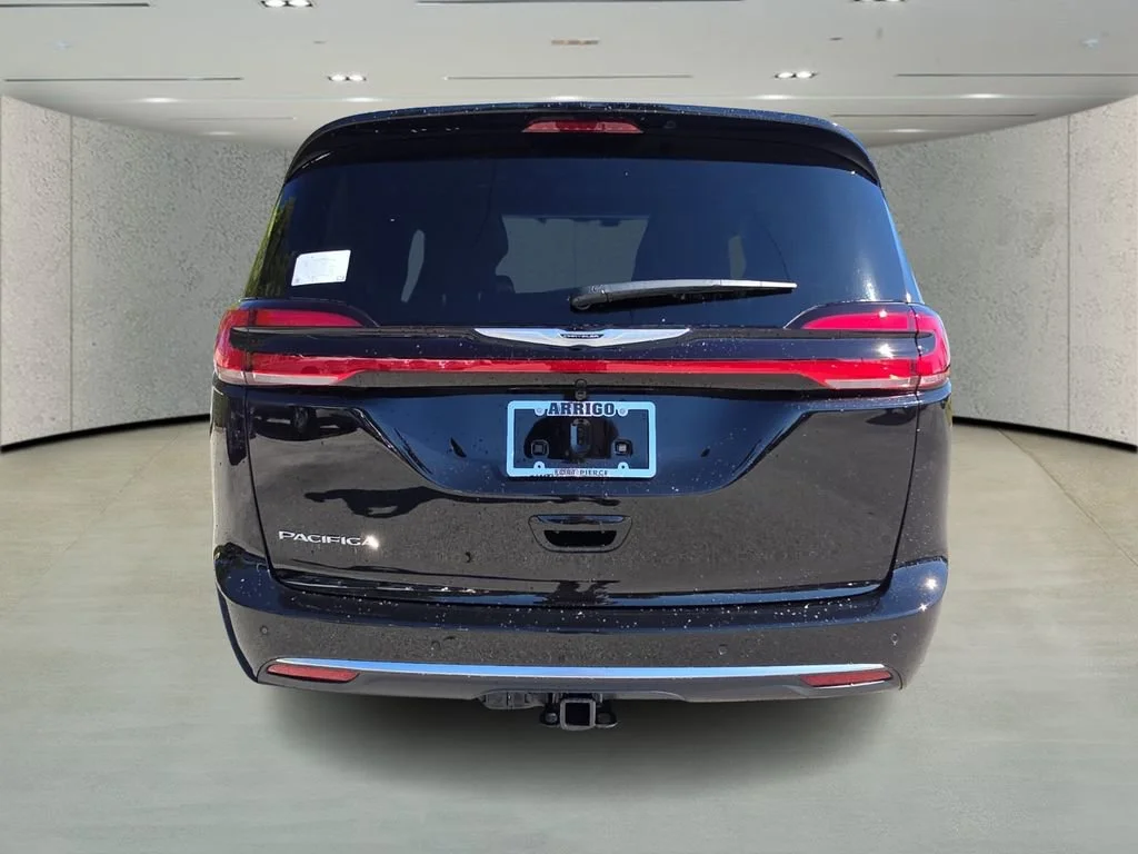 New 2026 Diamond Black Crystal Pearl-Coat Exterior Paint Chrysler Pinnacle image 5