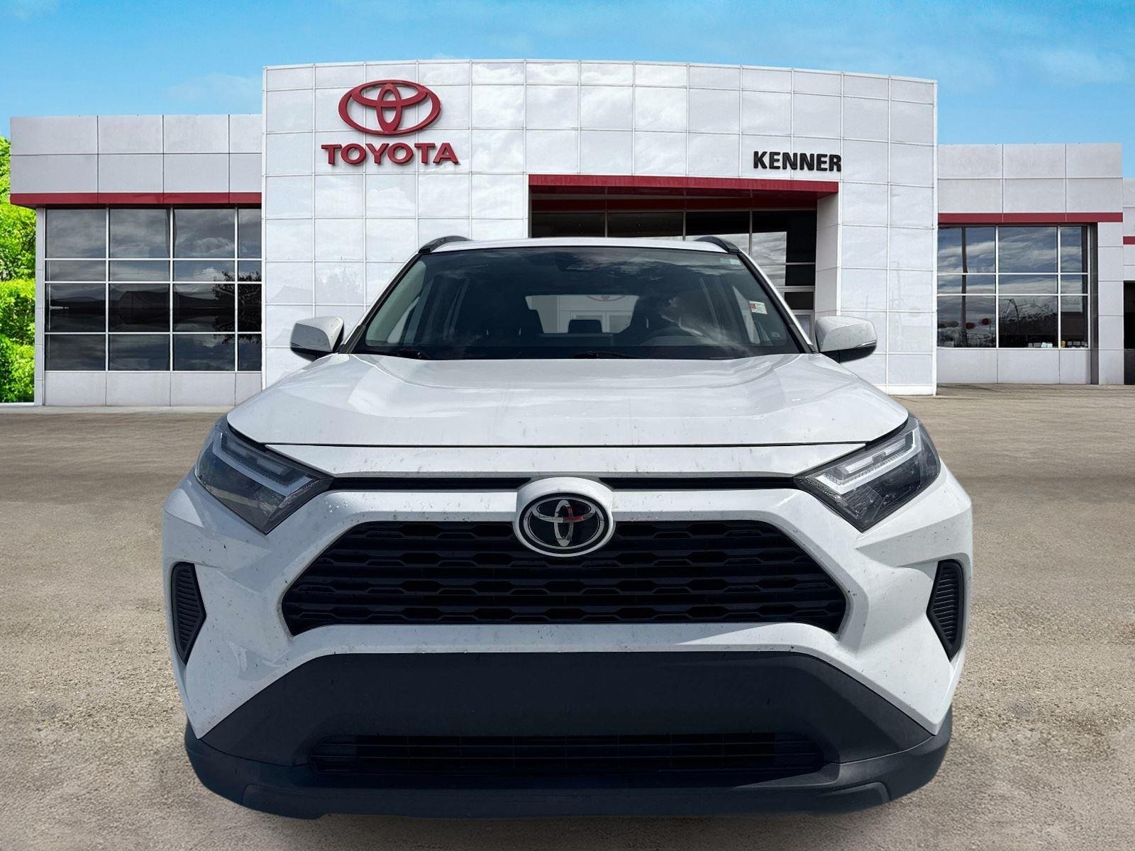Used 2022 White Toyota XLE image 2