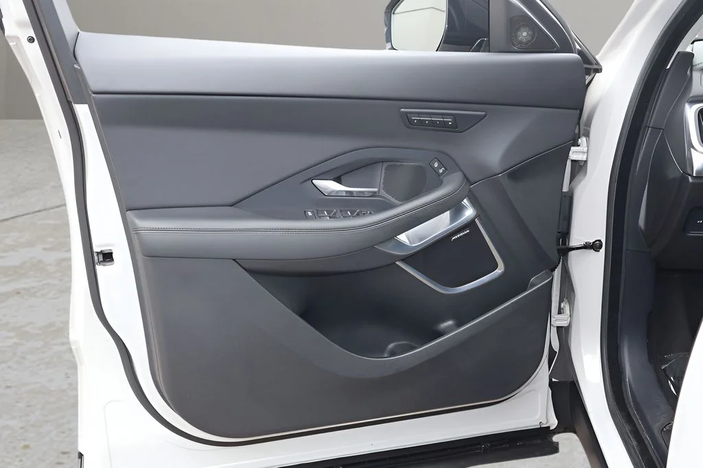 Used 2019 Gray Jaguar SE image 9