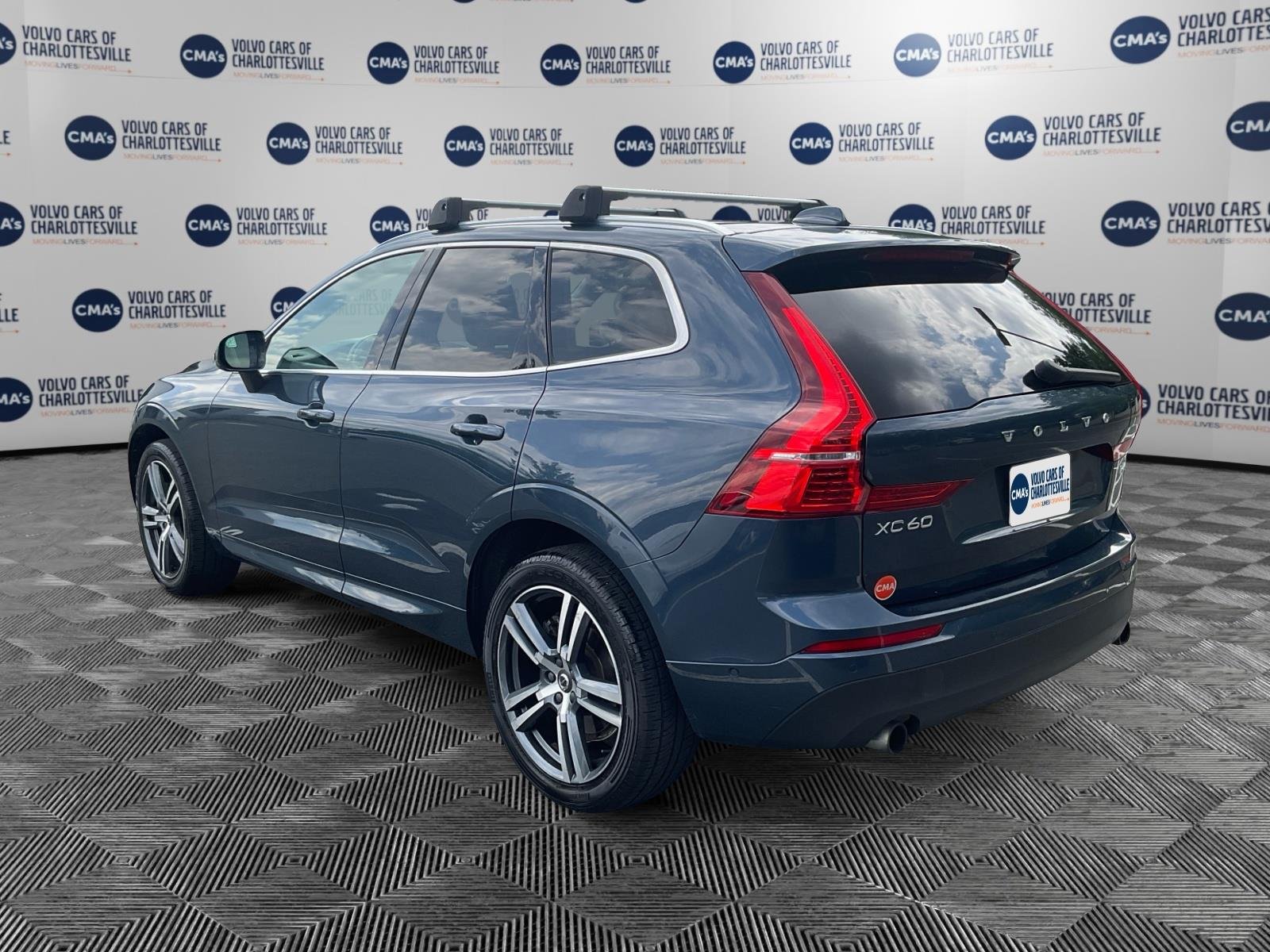 Used 2018  VOLVO T6MOMENTUM image 3