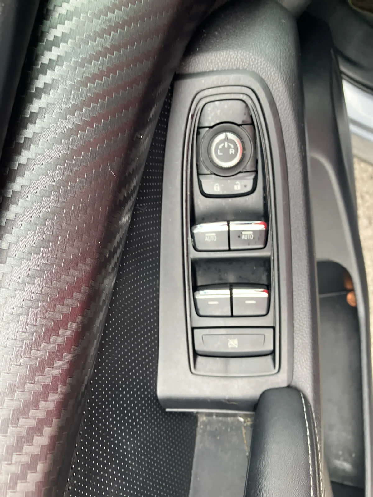 Used 2022 Ice Silver Metallic Subaru Onyx Edition image 12