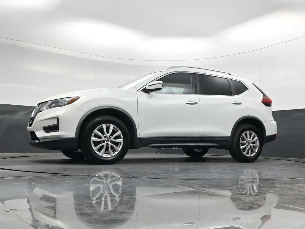 Used 2018 Glacier White Nissan SV image 28