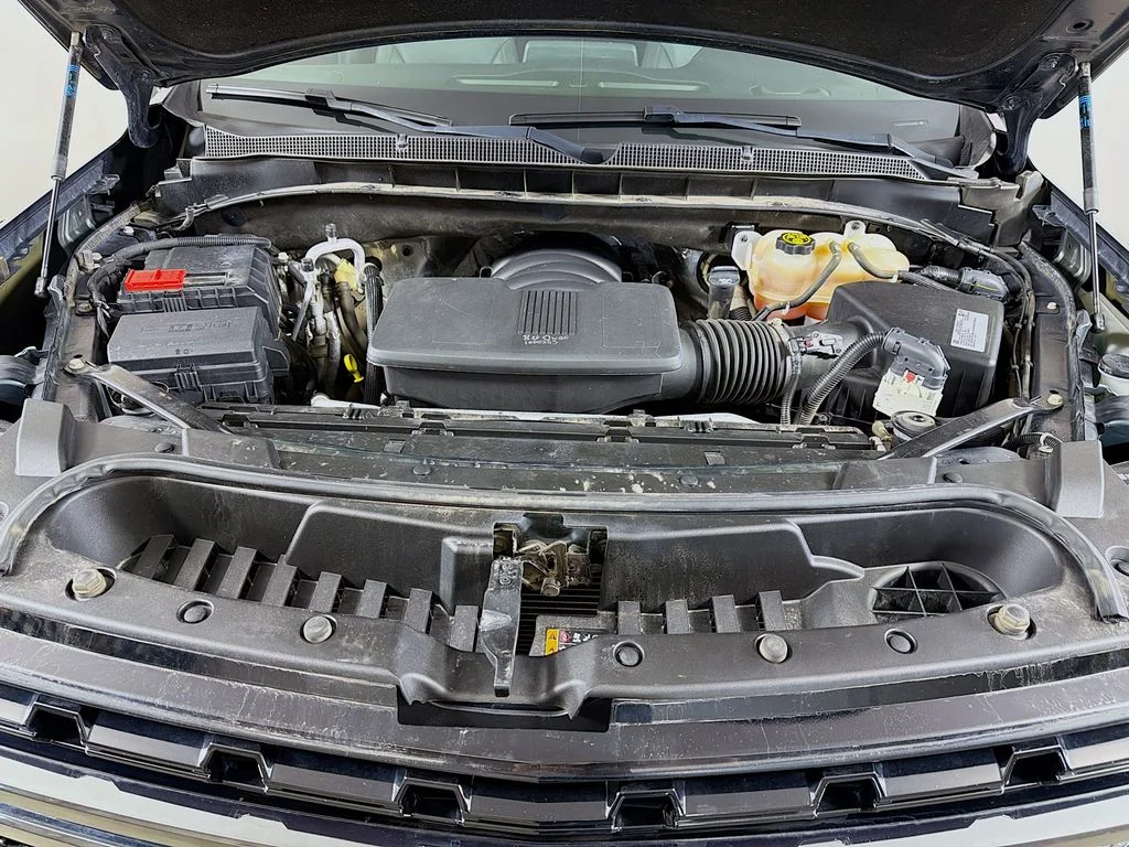 Used 2021 Gray Chevrolet Z71 image 30