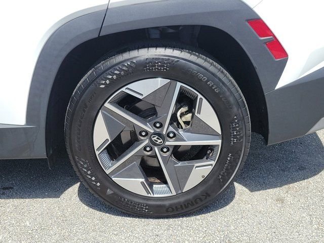 Certified Used 2025 White Hyundai SEL Convenience image 5