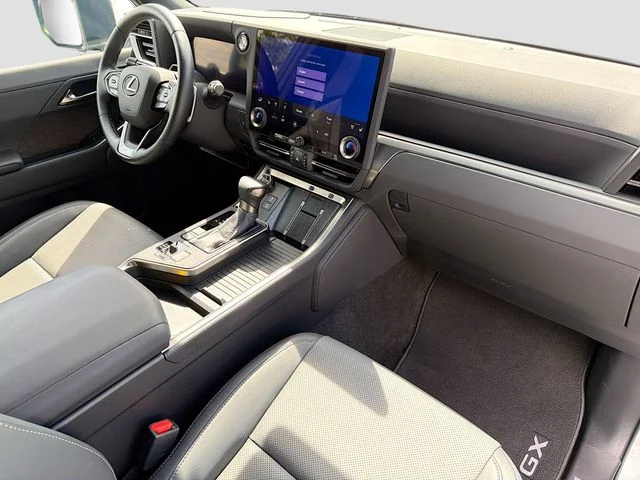 Used 2025 EMINENT WHITE PEARL Lexus 550 Premium+ image 28