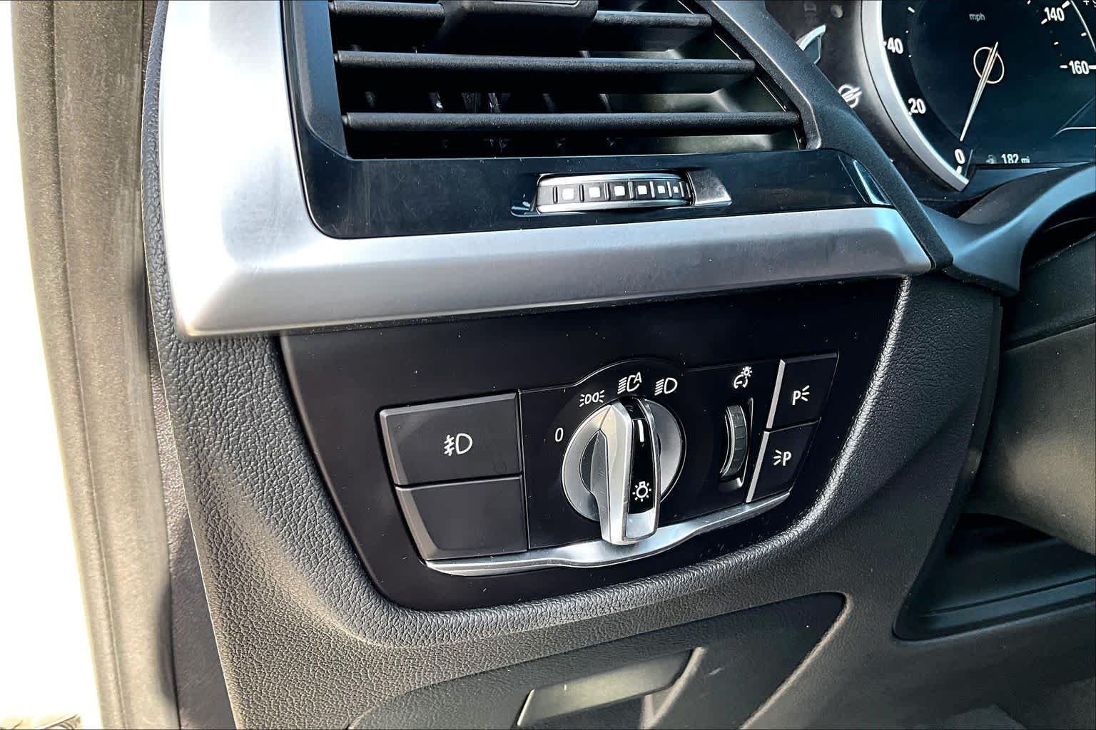 Used 2018 Alpine White BMW xDrive30i image 31