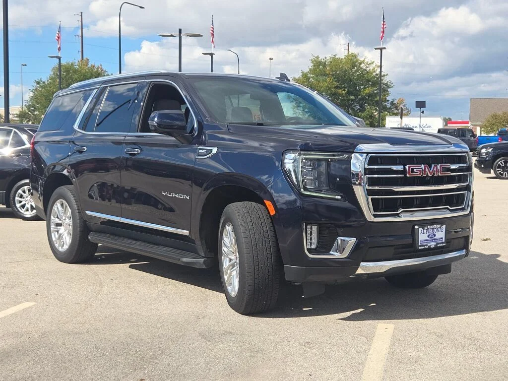 Certified Used 2022 Midnight Blue Metallic GMC SLT image 5