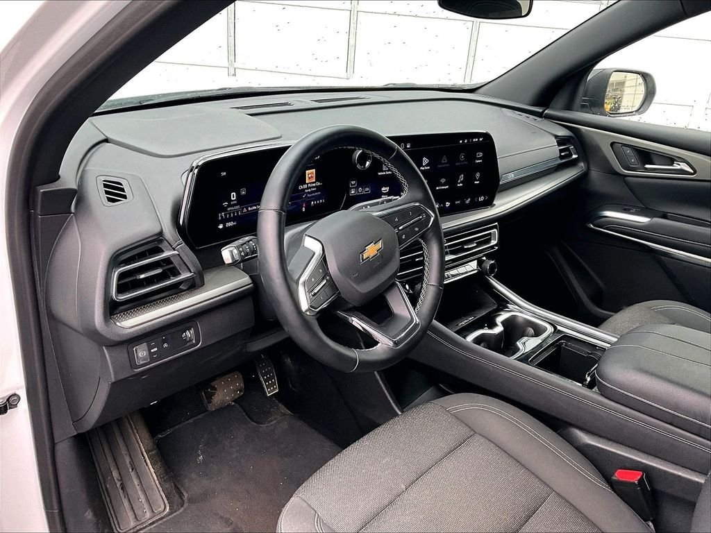 Used 2024 Summit White Chevrolet  image 8