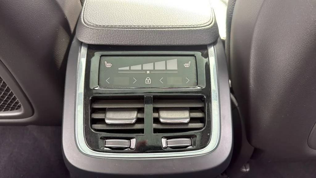 Used 2020 Gray Volvo T6 Momentum 7 Passenger image 38