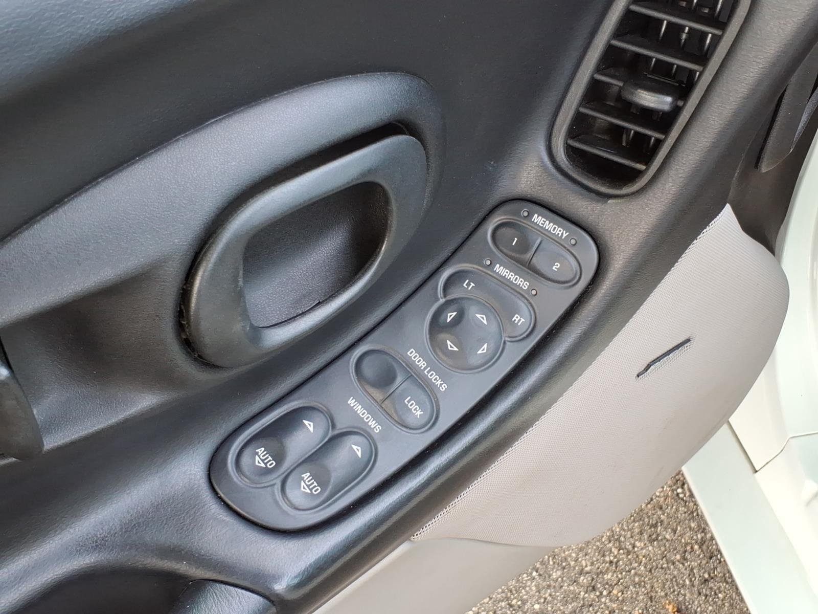 Used 1997 Arctic White Chevrolet  image 11