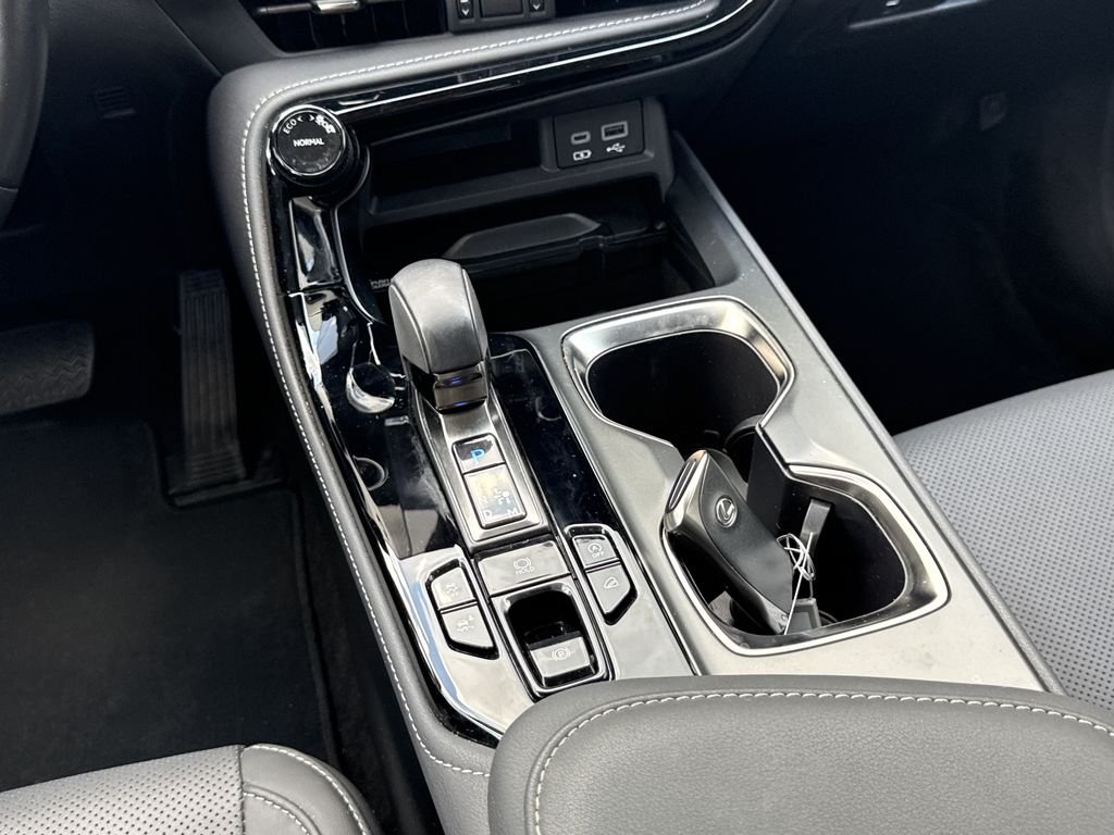 Used 2024 White Lexus 350 Base image 16