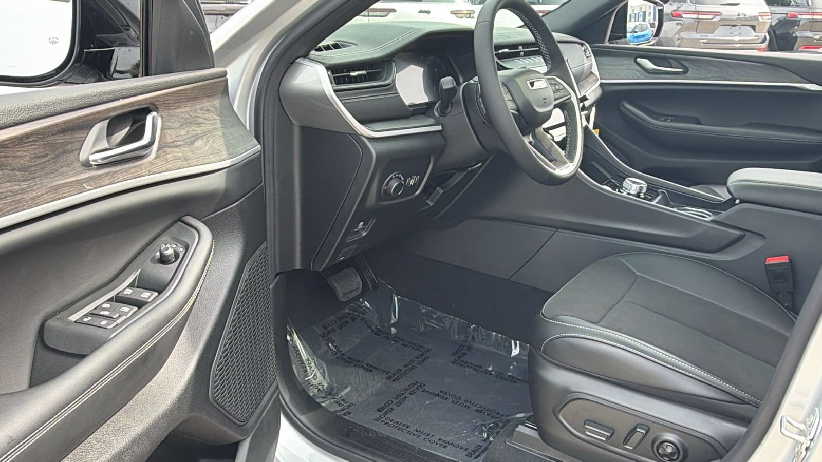 New 2026 Silver Zynith Exterior Paint Jeep Altitude image 22