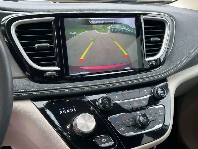 Certified Used 2022 Velvet Chrysler Touring L image 35