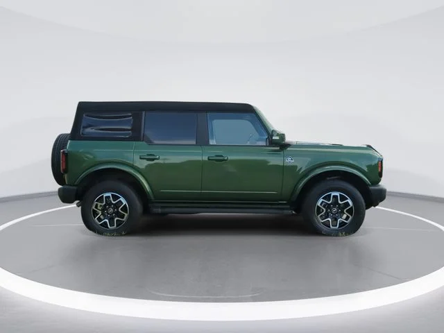 Used 2023 Green Ford Outer Banks image 9