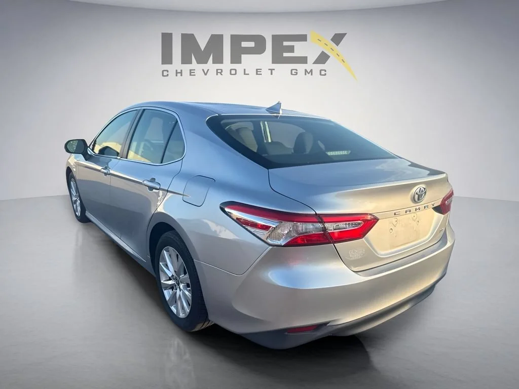 Used 2020  Toyota LE image 3