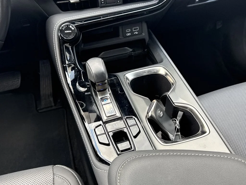 Used 2024 White Lexus 350 Base image 16