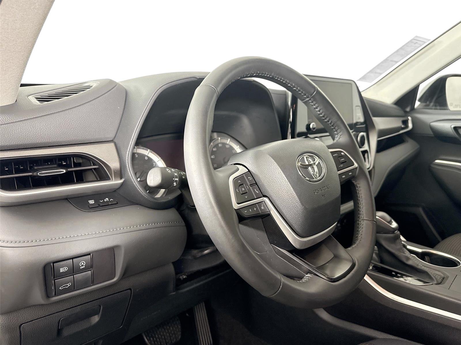 Used 2024 Celestial Silver Metallic Toyota LE image 13