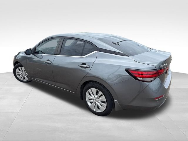 Used 2022 Gray Nissan S image 5