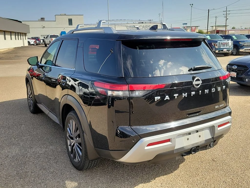 Used 2022  Nissan SL image 7