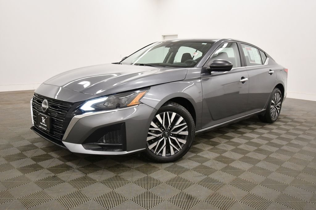 Used 2024 Nissan Altima SV with VIN 1N4BL4DW9RN360248 for sale in Rochester, Minnesota