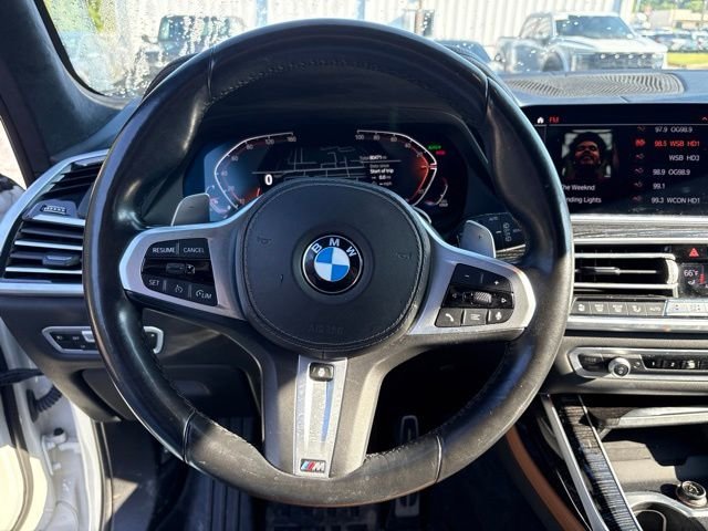 Used 2021 White BMW xDrive40i image 11