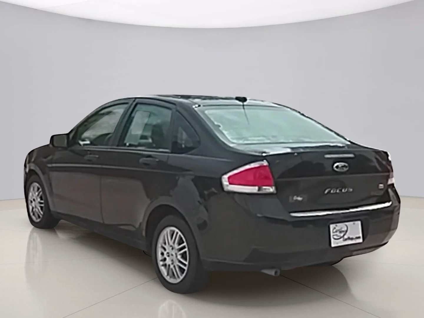 Used 2010 Black Ford SE image 3