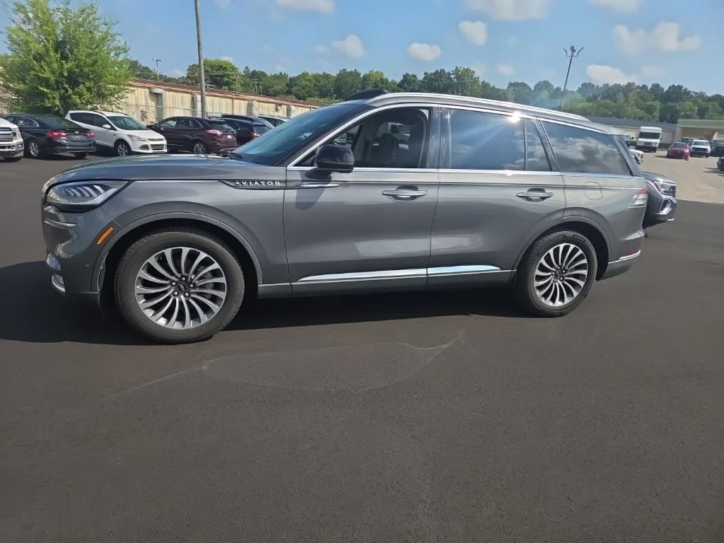 Used 2021 Gray Lincoln Reserve image 5