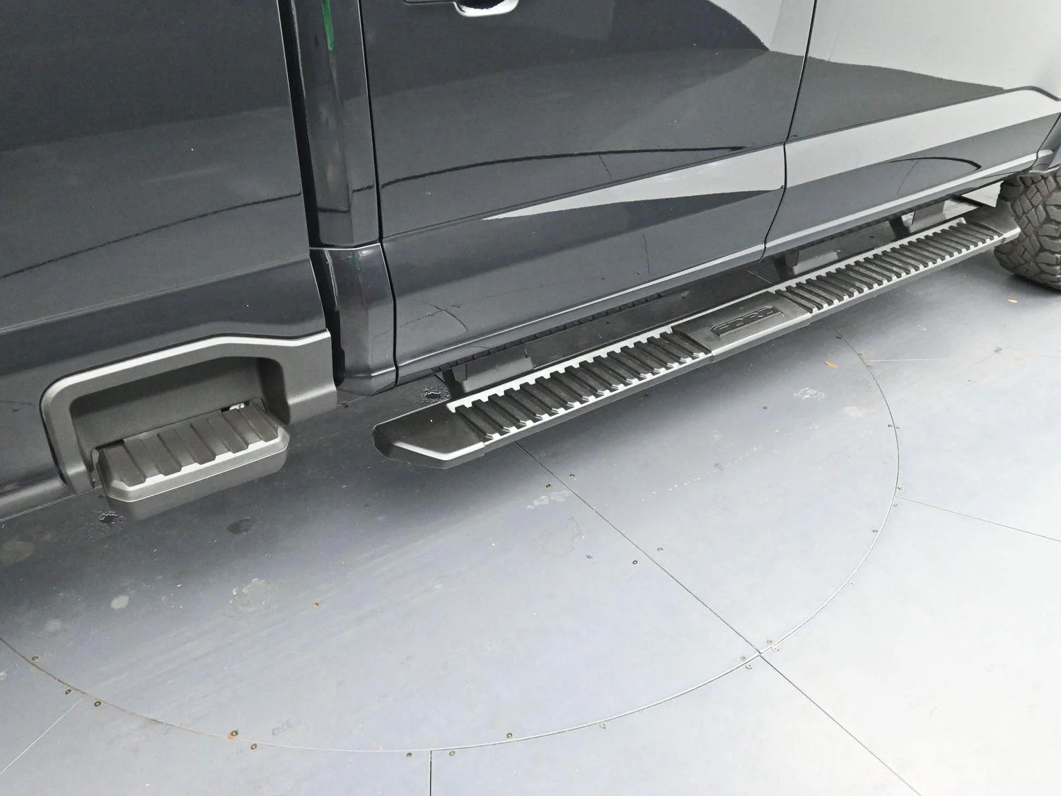 Used 2024 Black Ford XL image 9