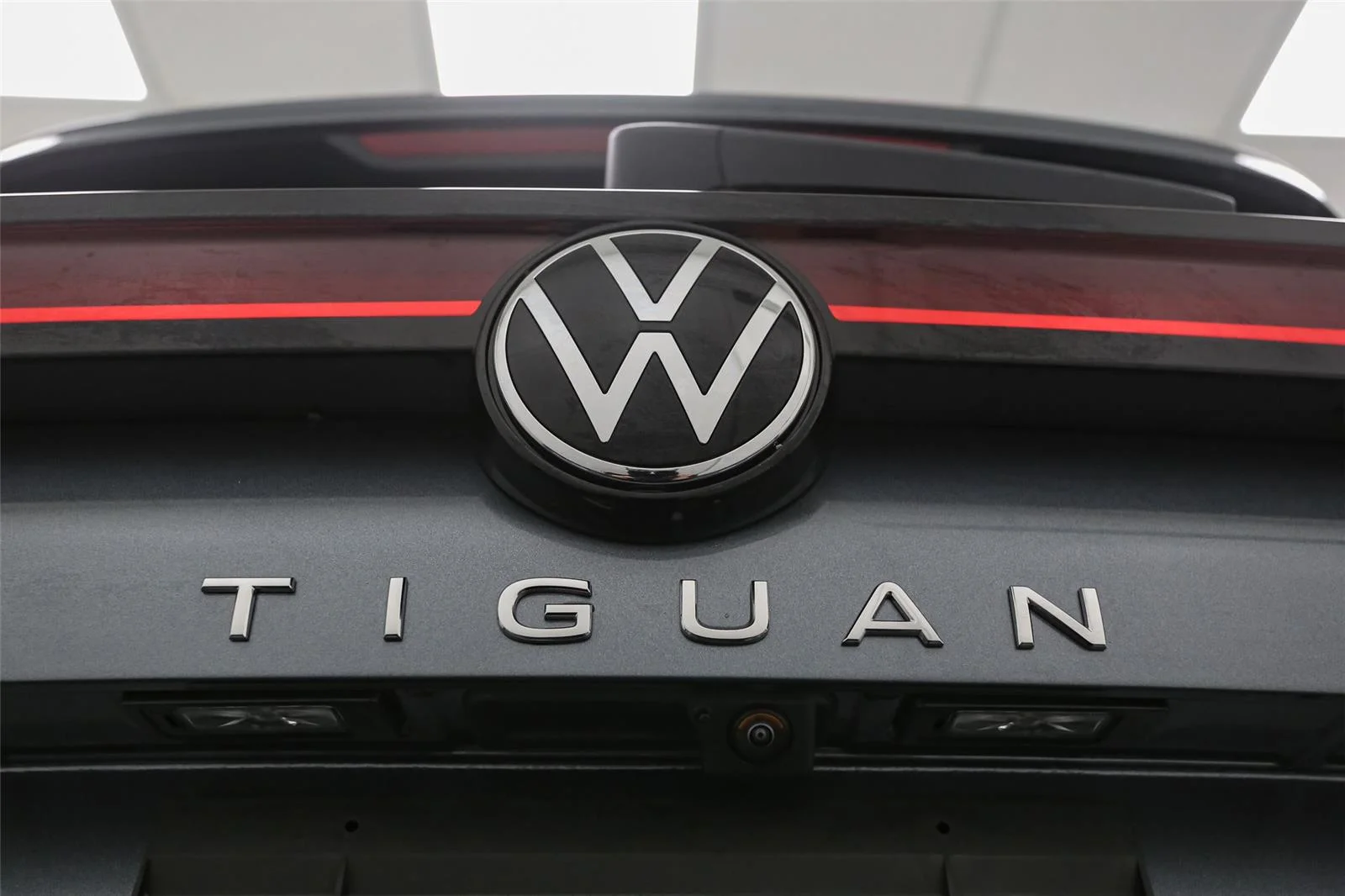 New 2026 Platinum Gray Metallic Volkswagen SE image 12