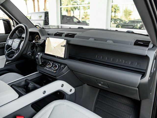 New 2025 Santorini Black Land Rover S image 32