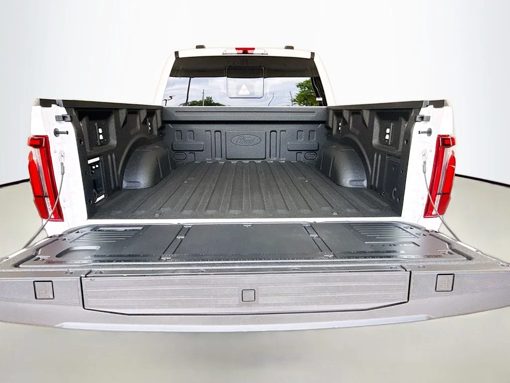 New 2026 Star White Metallic Tri-Coat Ford Platinum® image 28