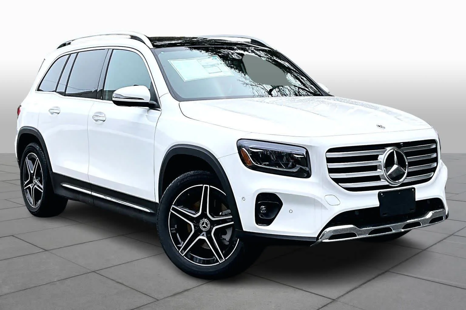 New 2026 Polar White Mercedes-Benz GLB 250 image 2
