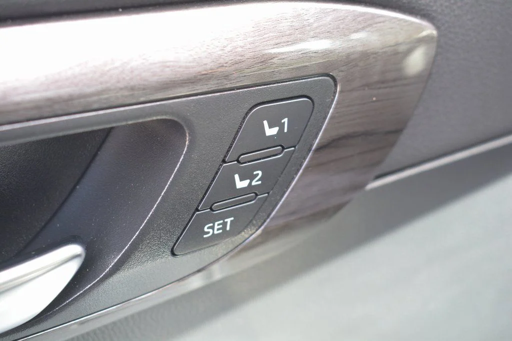 2023 Toyota Highlander Limited - Photo 8
