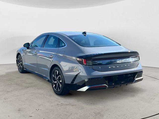 Used 2024 Transmission Blue Hyundai SEL image 3