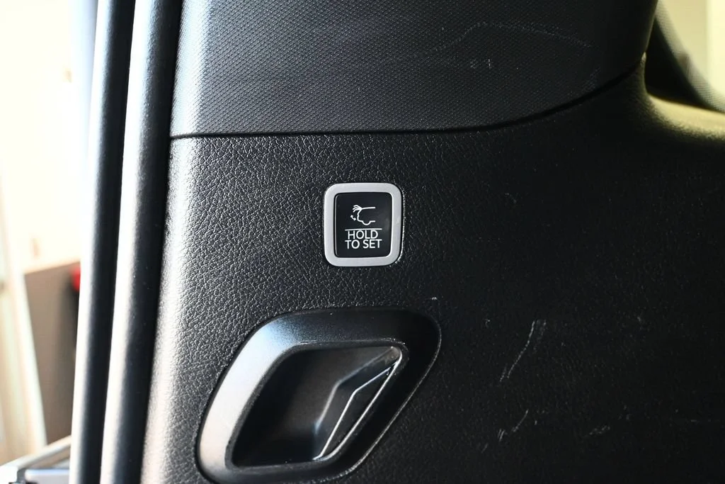 Used 2022 White Jeep Series II image 38