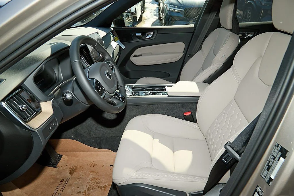 New 2026 Bright Dusk Volvo Plus image 14