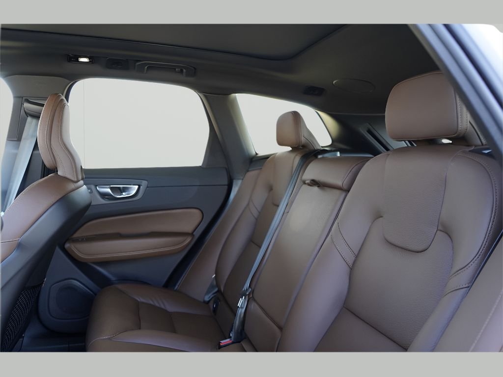 2025 Volvo XC60 Plus - Photo 19