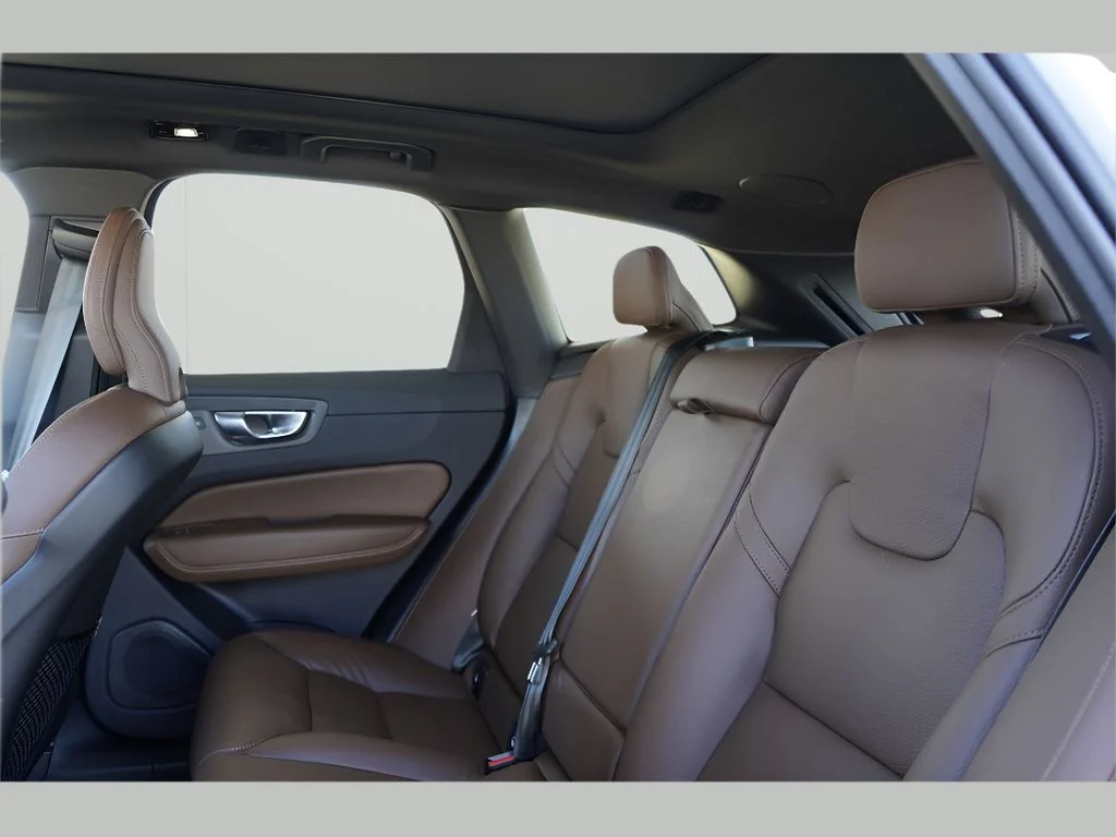 2025 Volvo XC60 Plus - Photo 19