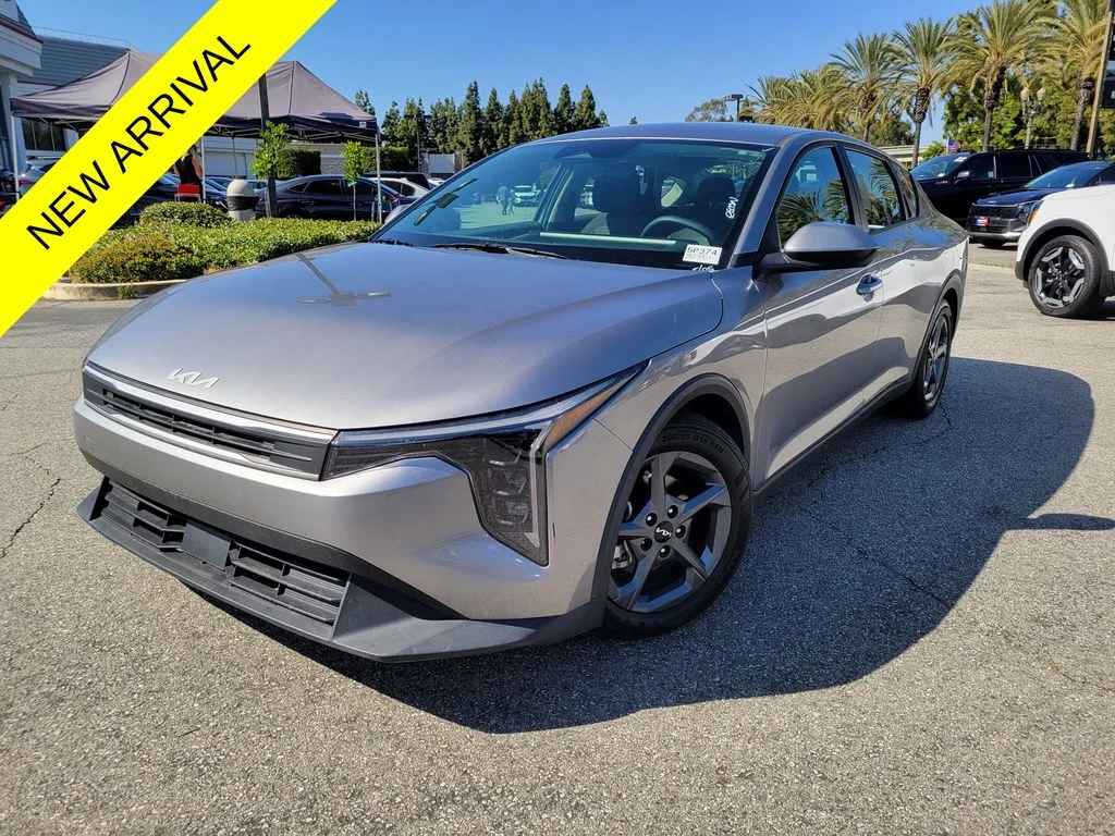 2025 Kia K4 LXS AT's photo
