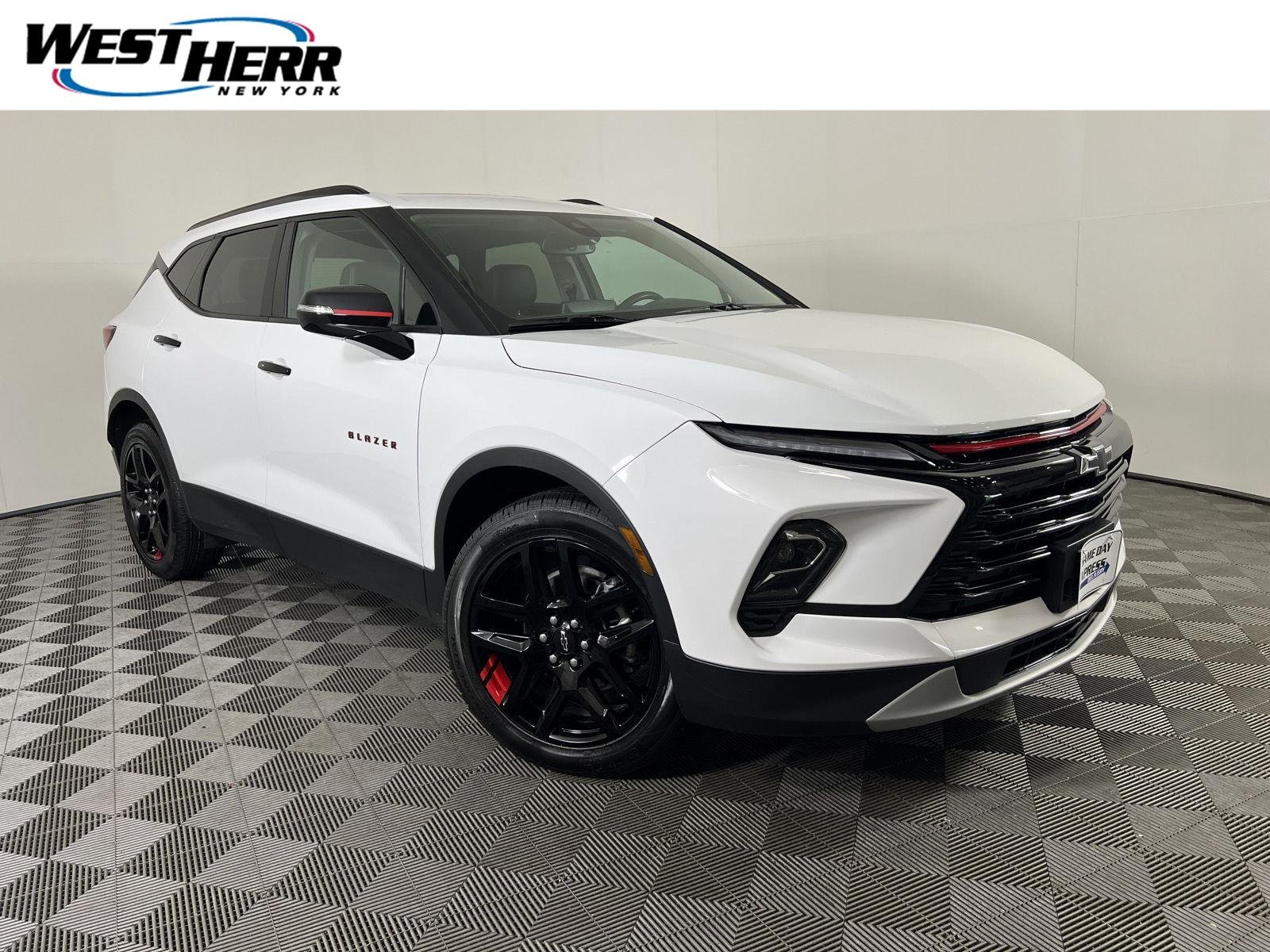Used 2025 Summit White Chevrolet LT image 1