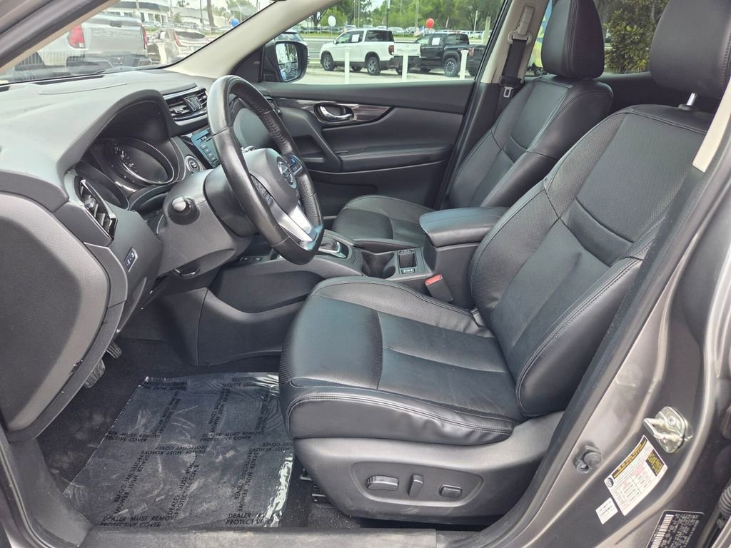 Used 2021 Gun Metallic Nissan SL image 4