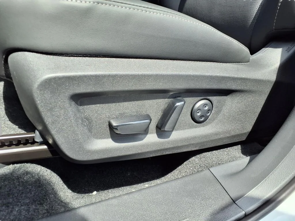 New 2026 Everest White Pearl TriCoat Nissan Platinum image 21