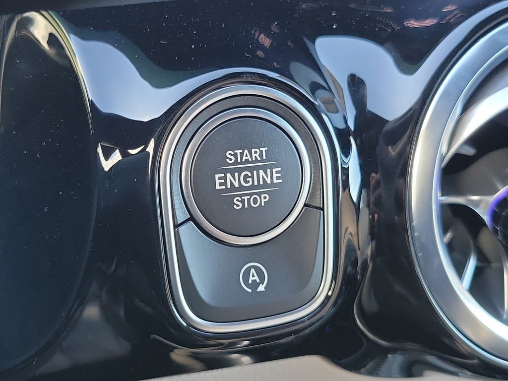 New 2026 Polar White Mercedes-Benz GLA 250 image 30
