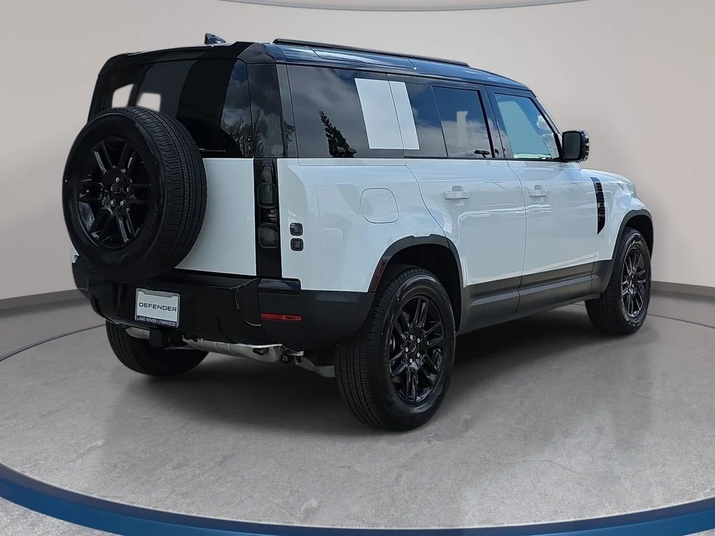 New 2026 Fuji White LAND ROVER S image 8