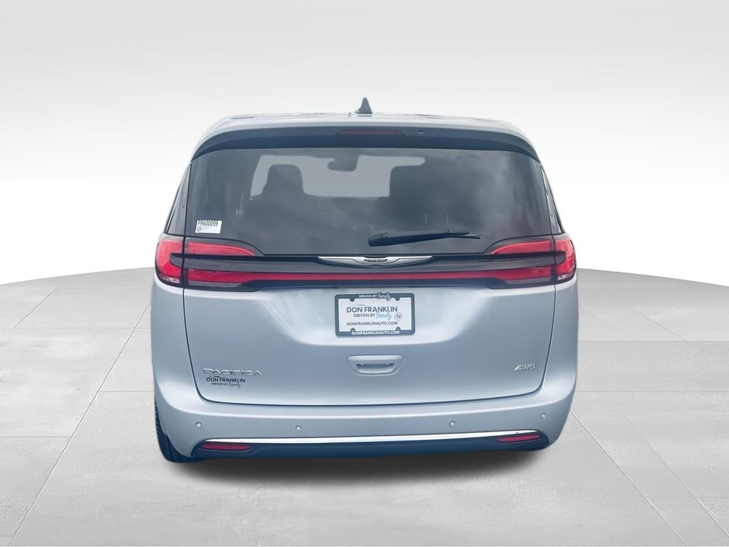 Used 2023 Silver Chrysler Touring L image 7