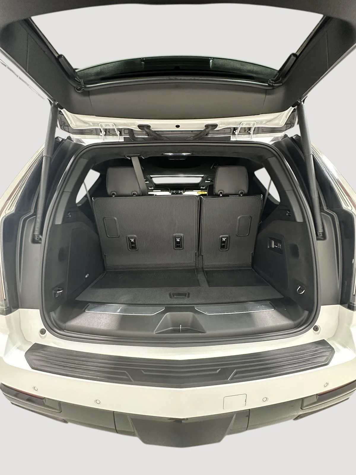 Used 2025 Crystal White Tricoat Cadillac Sport Platinum image 20