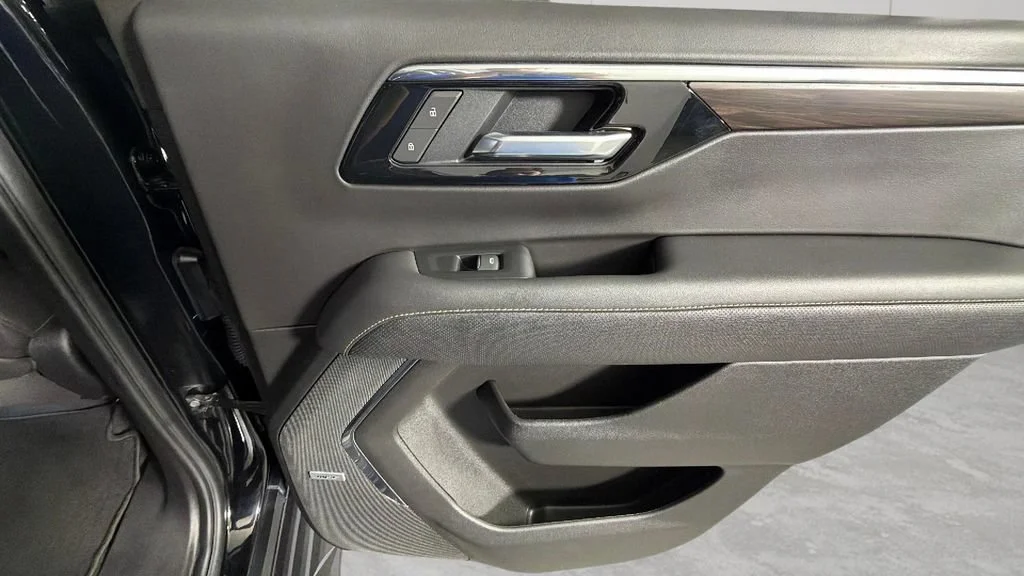Used 2025 Black Chevrolet Premier image 35