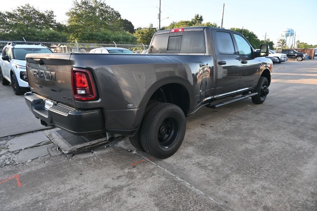 New 2026 Granite Crystal Metallic Clear-Coat Exterior Paint RAM Tradesman image 18