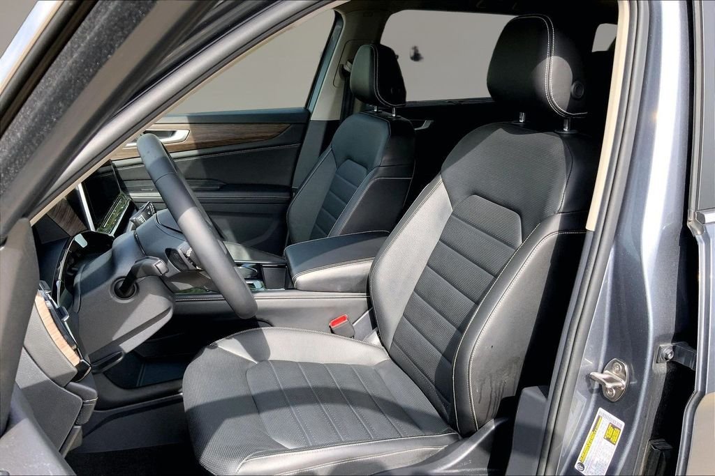 Used 2024 Gray Volkswagen 2.0T SEL image 23