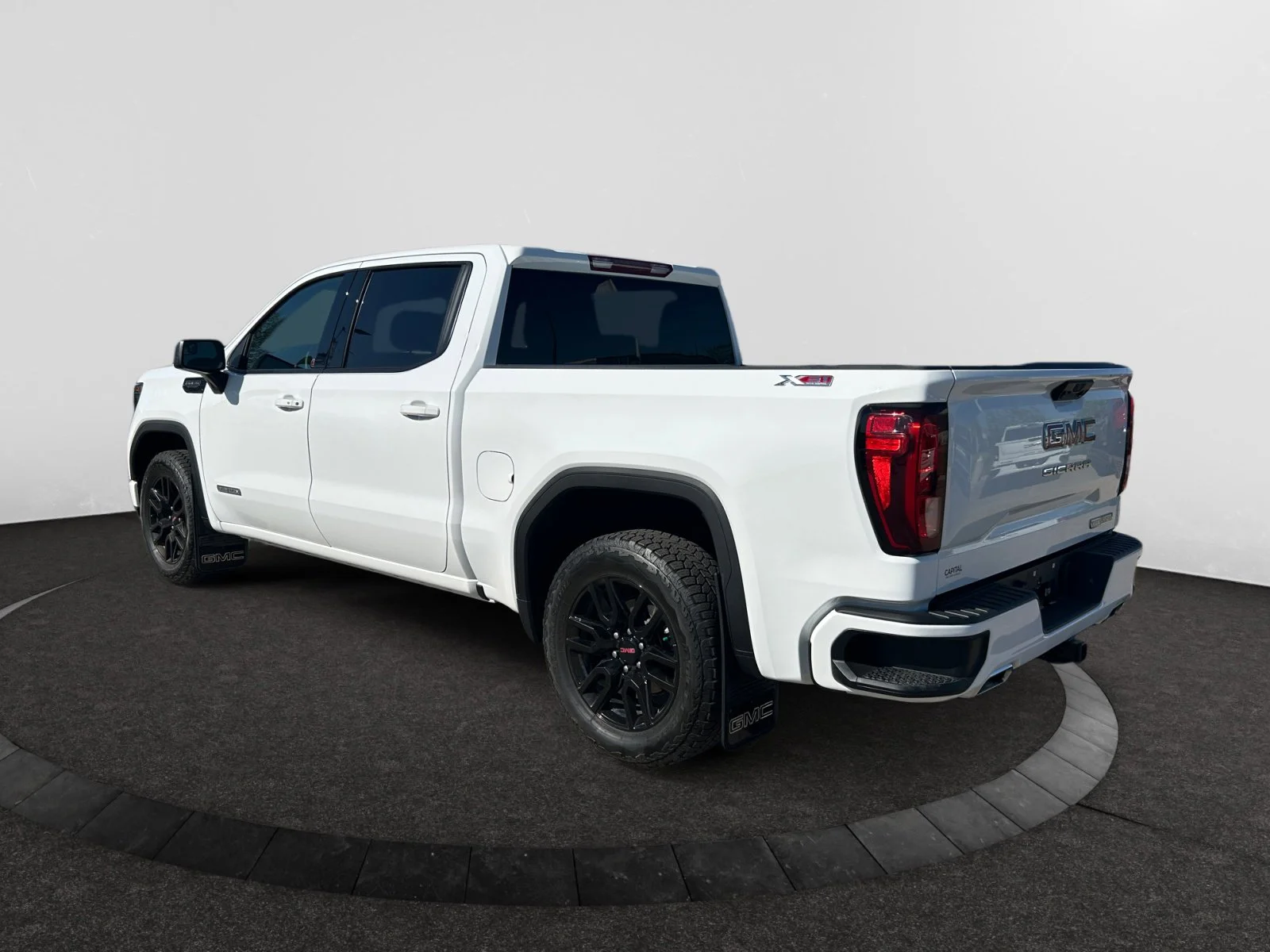 Used 2026 White GMC Elevation Crew 5.3L 4X4 image 3